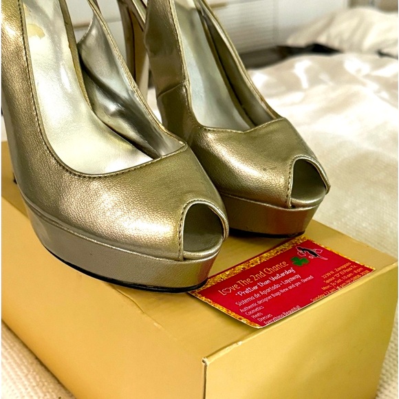 Chrome Heels 6 M - Picture 6 of 16